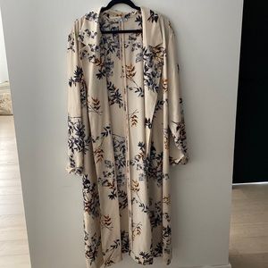 Beautiful floral duster with belt